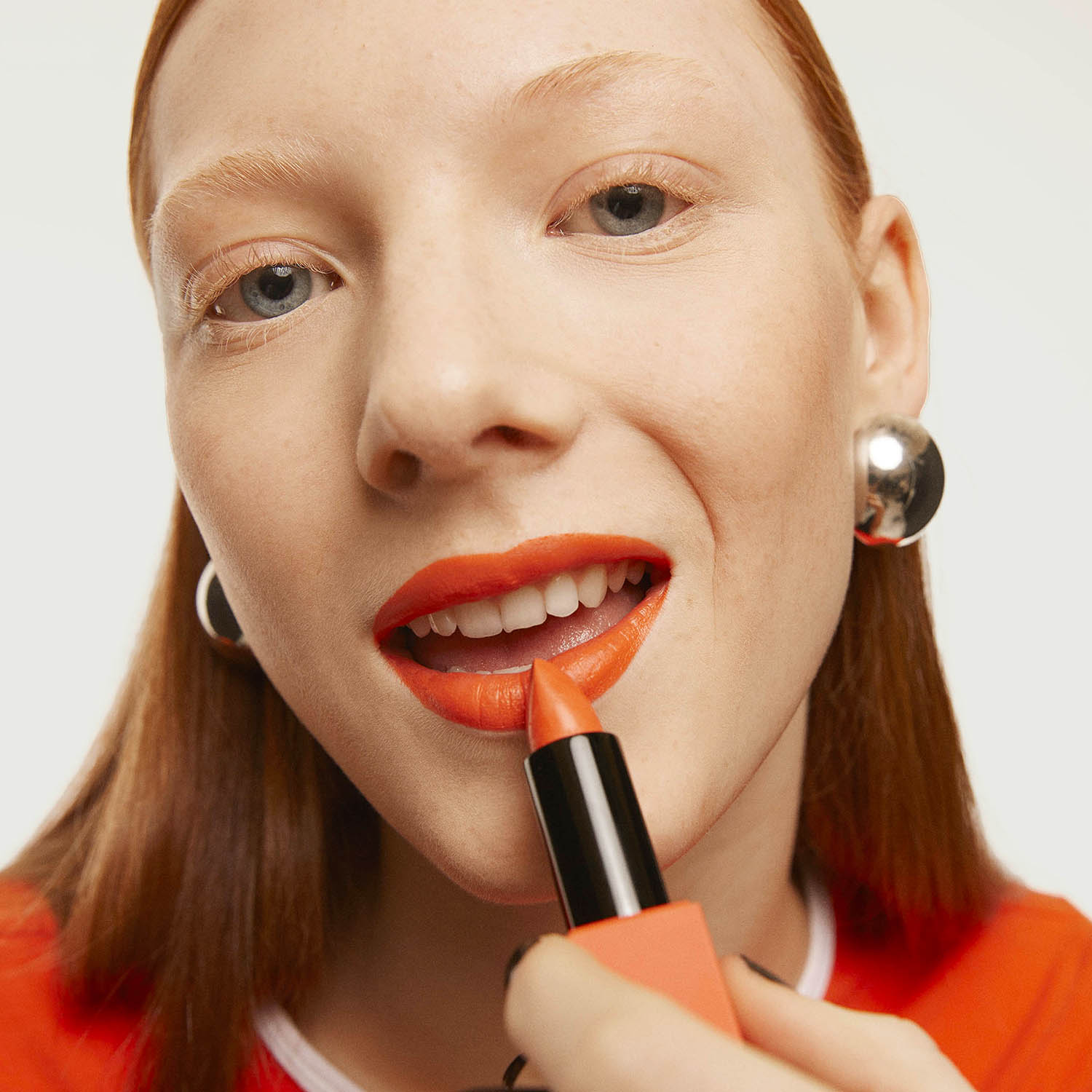 THE LIPSTICK (LABIAL EN BARRA)